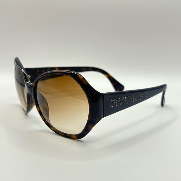 Givenchy Sunglasses SGV616S - Picture 1 of 9
